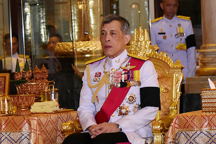 Рама Десятый подписал новую Конституцию Таиланда