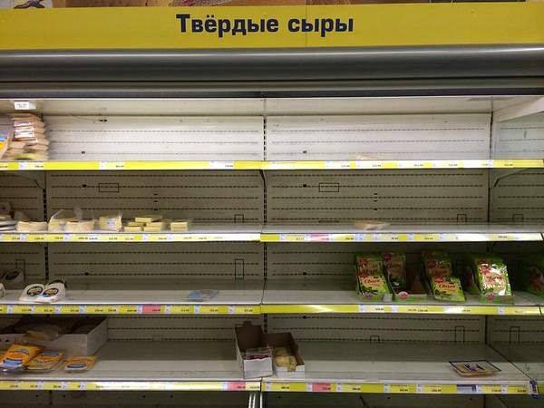 Фотофакт: Пустые полки в московских магазинах