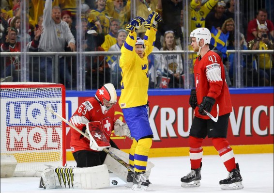 Хоккеисты Швеции второй год подряд становятся чемпионами мира