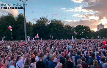 Видеофакт: Вся площадь заполнена людьми в Минске