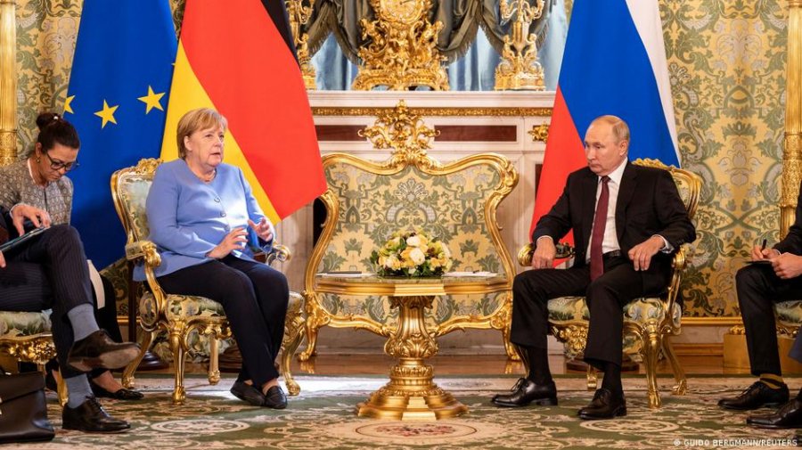 Путин и Меркель обсудили ситуацию в Беларуси