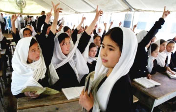 Талибы в Афганистане запретили девочкам посещать среднюю школу