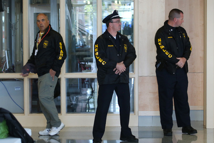 В США полицейские оцепили торговый центр из-за вооруженного мужчины