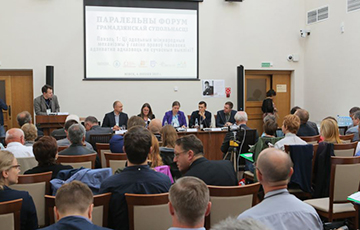 Миклош Харашти выступил на правозащитном форуме в Минске