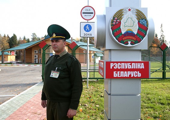 Лукашенко пригрозил пограничникам увольнениями