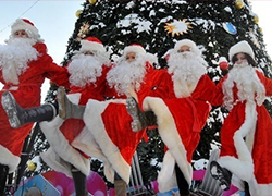 Витебских учителей гонят на парад Дедов Морозов