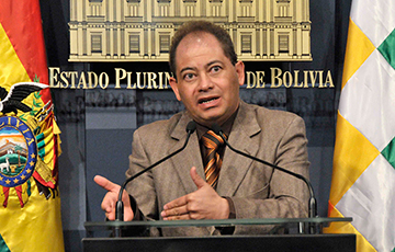 Глава МВД Боливии спрятался в посольстве Аргентины