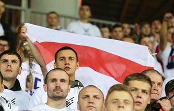 Болельщики спели «Тры Чарапахi» на матче «Крумкачы» — «Волна»