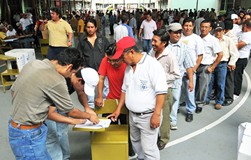 Эквадорцы на референдуме высказались за ограничение власти президента