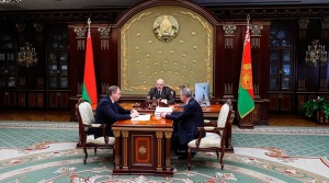 Лукашенко: Нам нужно до конца пройти путь с коронавирусом и всем доказать