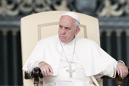 Папа Римский попросил прощения у паствы за священников-геев