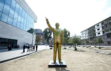 В Германии демонтировали золотую статую Эрдогана