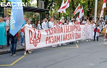 Белорусы вышли на марш в центре Киева в День Независимости Украины