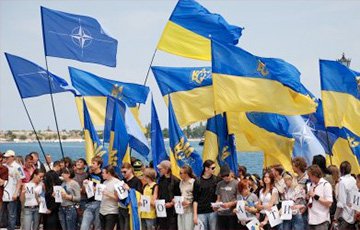 Половина украинцев готовы голосовать за вступление в НАТО
