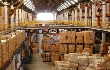 В Беларуси на складах лежат миллиардные запасы товаров