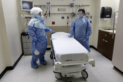 В аэропортах США начали проверять пассажиров на наличие вируса Эбола