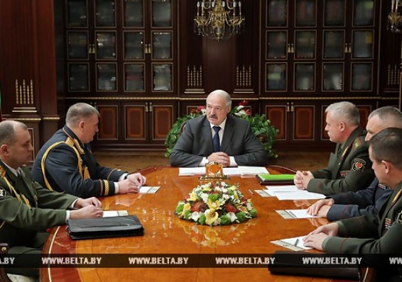 Лукашенко велел допустить мать погибшего в Печах солдата к следственным действиям