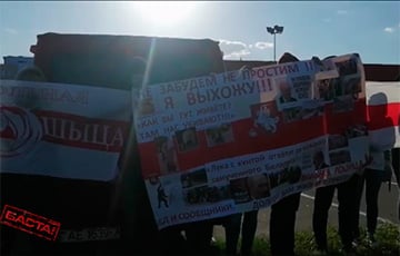 Минчане встали в цепь солидарности в поддержку Степана Латыпова и всех белорусских узников