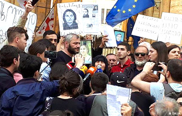 В Тбилиси возобновилась акция протеста «против несправедливости»