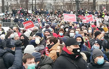 В России проходят массовые митинги в поддержку Навального (Онлайн)
