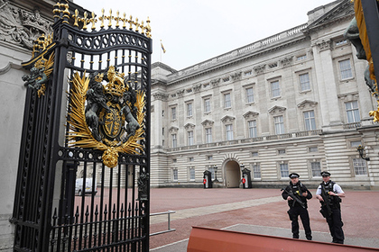 У Букингемского дворца отменили церемонию смены почетного караула