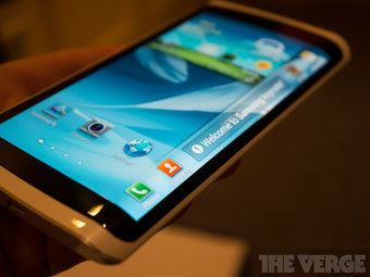 Samsung показала прототип смартфона с изогнутым экраном