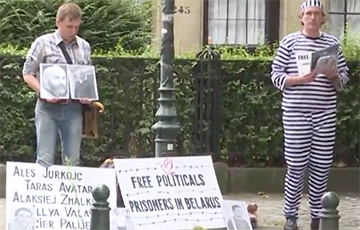 В Брюсселе пикетировали посольство Беларуси