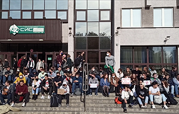 Студенты БГУИР собрались на традиционную «сидячую забастовку»