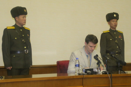 Сорвавший агитплакат в пхеньянском отеле студент из США получил 15 лет