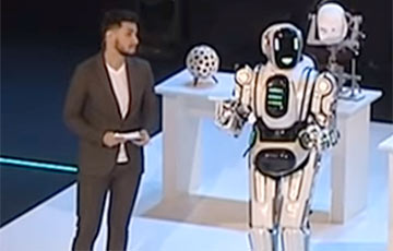 «Россия 24» рассказала о «самом современном роботе», а он оказался человеком в костюме