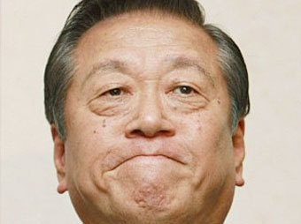 Бывший лидер правящей партии Японии предстал перед судом