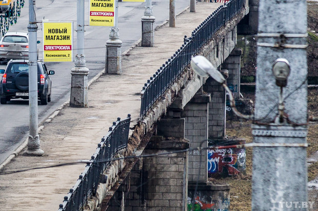 На мосту через Днепр в Могилеве рухнуло ограждение