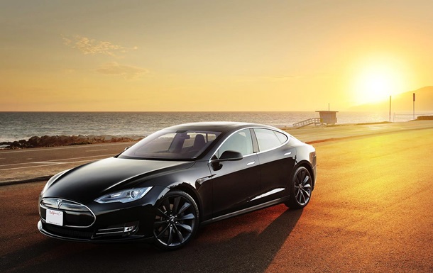 Tesla представила более доступную модель электромобиля