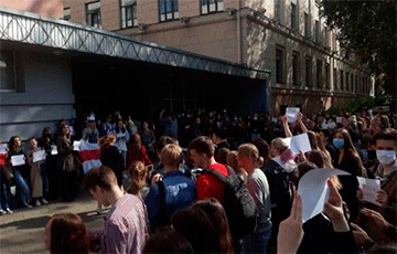 Студенты МГЛУ своим приказом разрешили акции солидарности на территории вуза