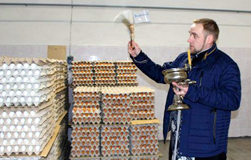 В магазинах Беларуси появились освященные к Пасхе яйца