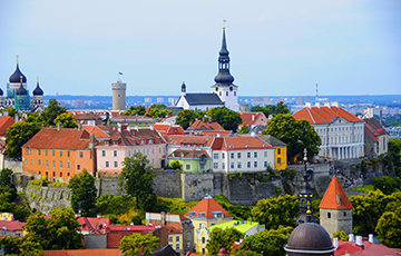 В Эстонии средняя зарплата достигла 1242 евро