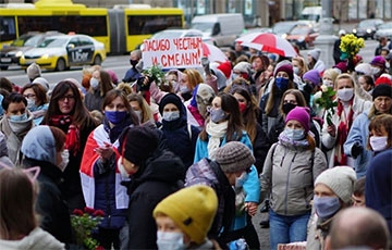 Женский марш в поддержку бастующих в сильных фото