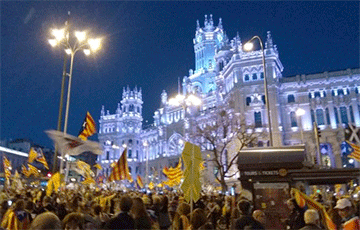 В Мадриде тысячи человек вышли на митинг за независимость Каталонии