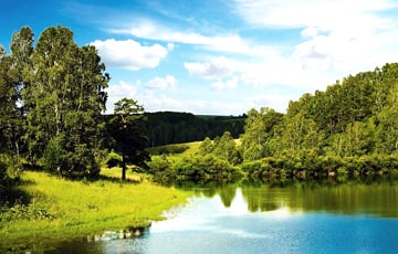 Спасаемся от жары: топ-6 домов от $4 тысяч рядом с красивыми озерами и реками Беларуси