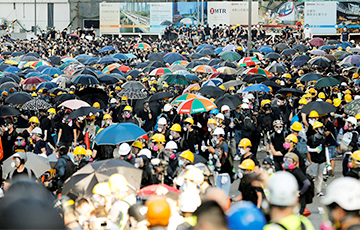 «Боритесь за свободу»: В Гонконге продолжаются акции протеста