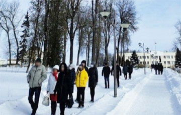 В Дзержинске протестующие гуляли недалеко от горисполкома