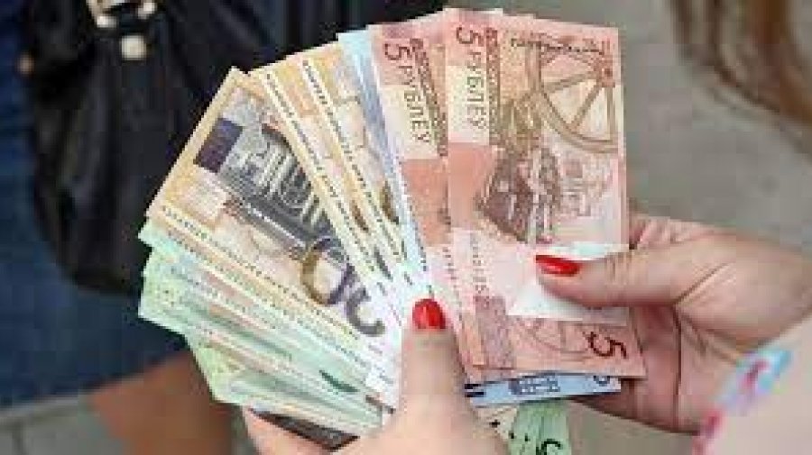 В Беларуси упала средняя зарплата