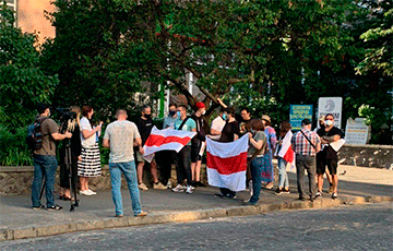 В Киеве проходит акция солидарности с белорусскими политзаключенными