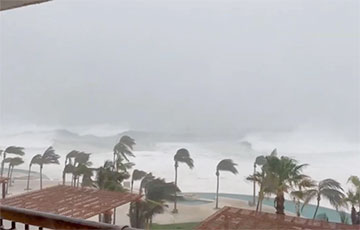 Ураган «Олаф» обрушился на побережье Мексики