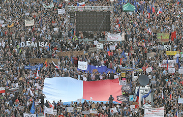 В Праге 50 тысяч человек вышли на антиправительственную демонстрацию