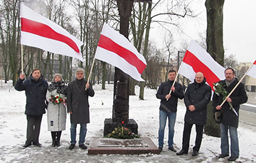 Белорусы почтили память Кастуся Калиновского в Вильнюсе