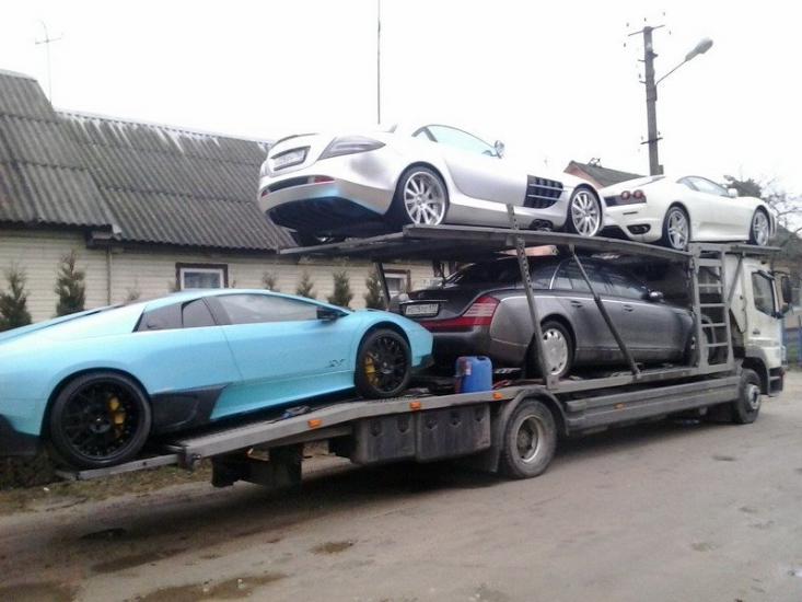 Фотофакт: Коллекция суперкаров на миллион долларов замечена в Гродно