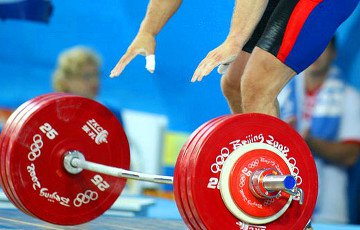 Белорусских штангистов лишили  олимпийских медалей