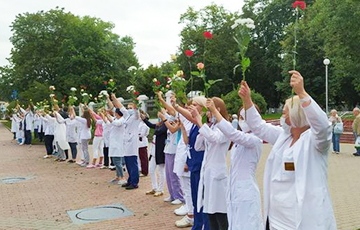 Врачи первой минской больницы стали в цепь солидарности