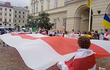Мэр Львова присоединился к акции белорусов в честь 9 августа
